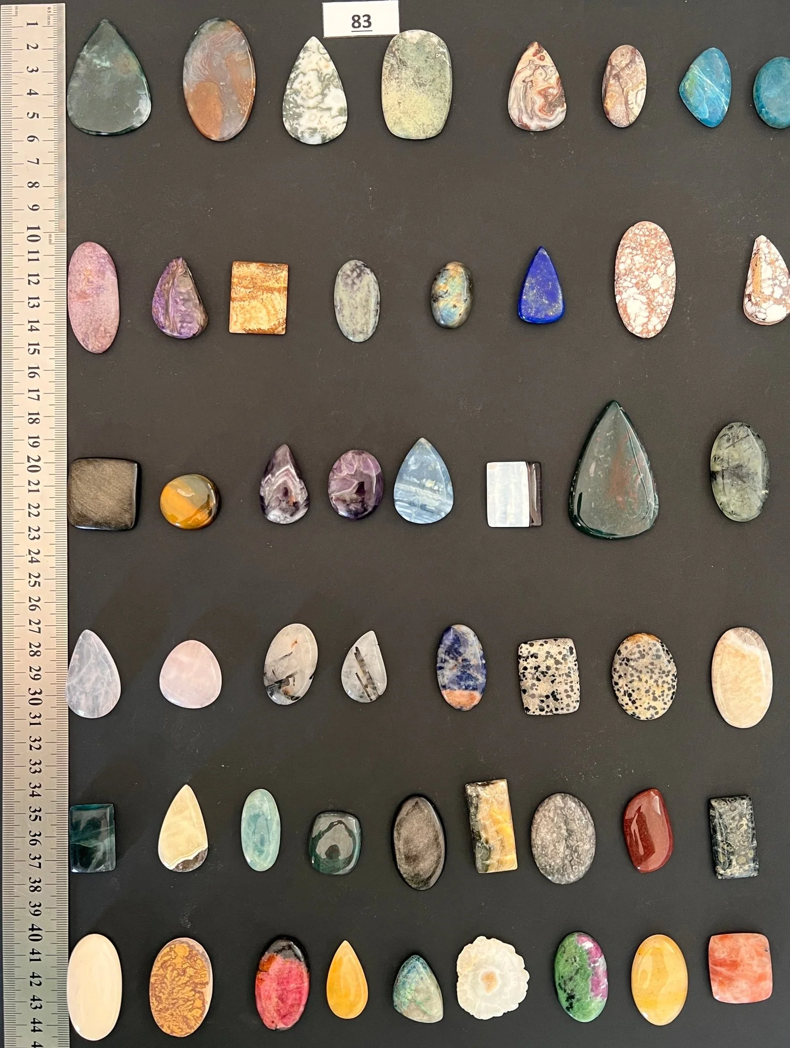 Lot de 50 pierres N° 83