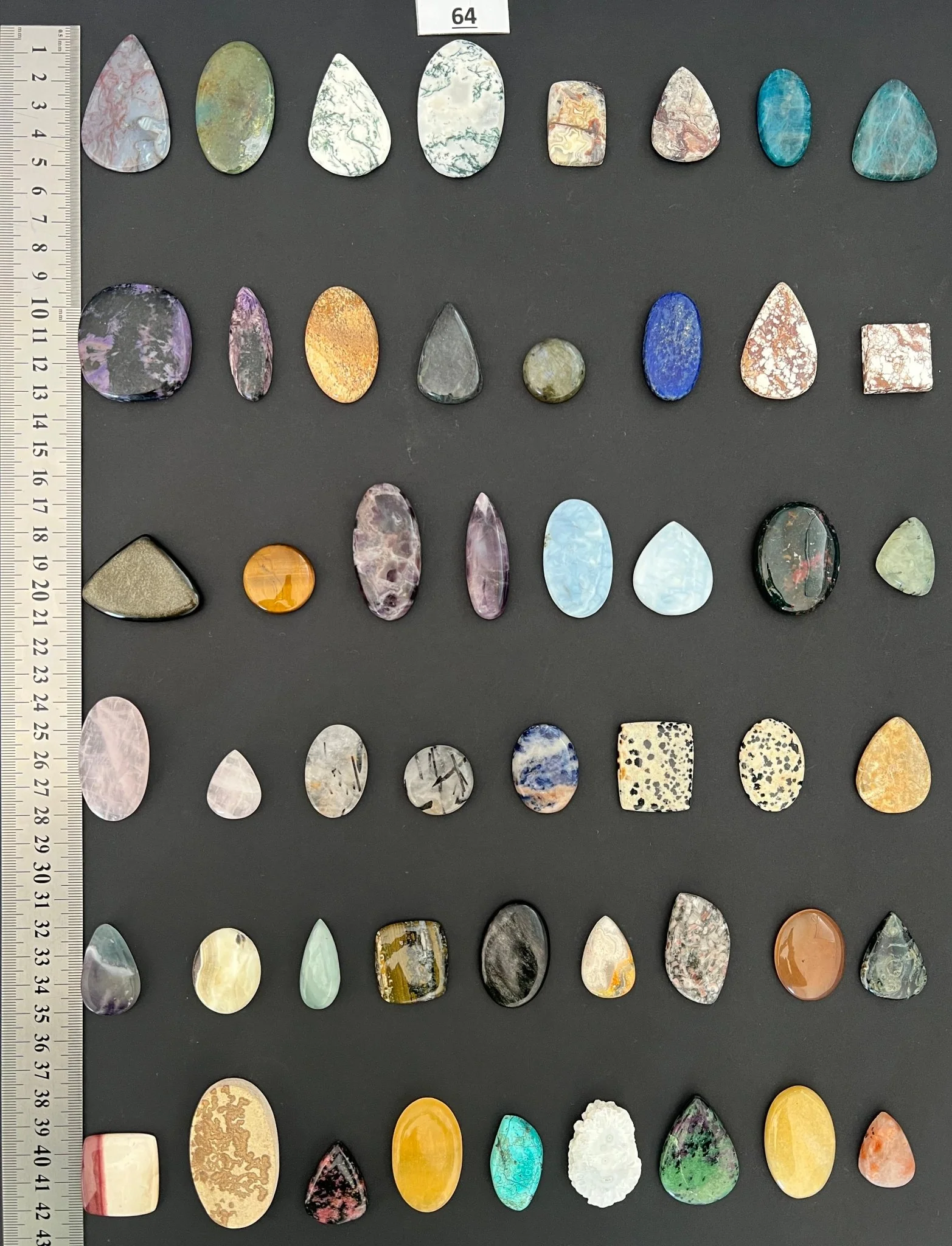 Lot de 50 pierres N° 64