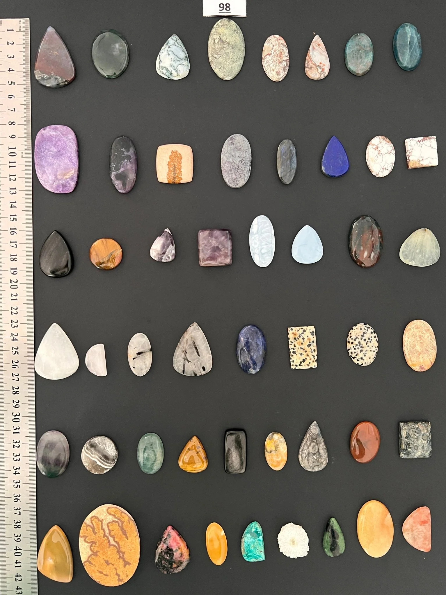 Lot de 50 pierres N° 98
