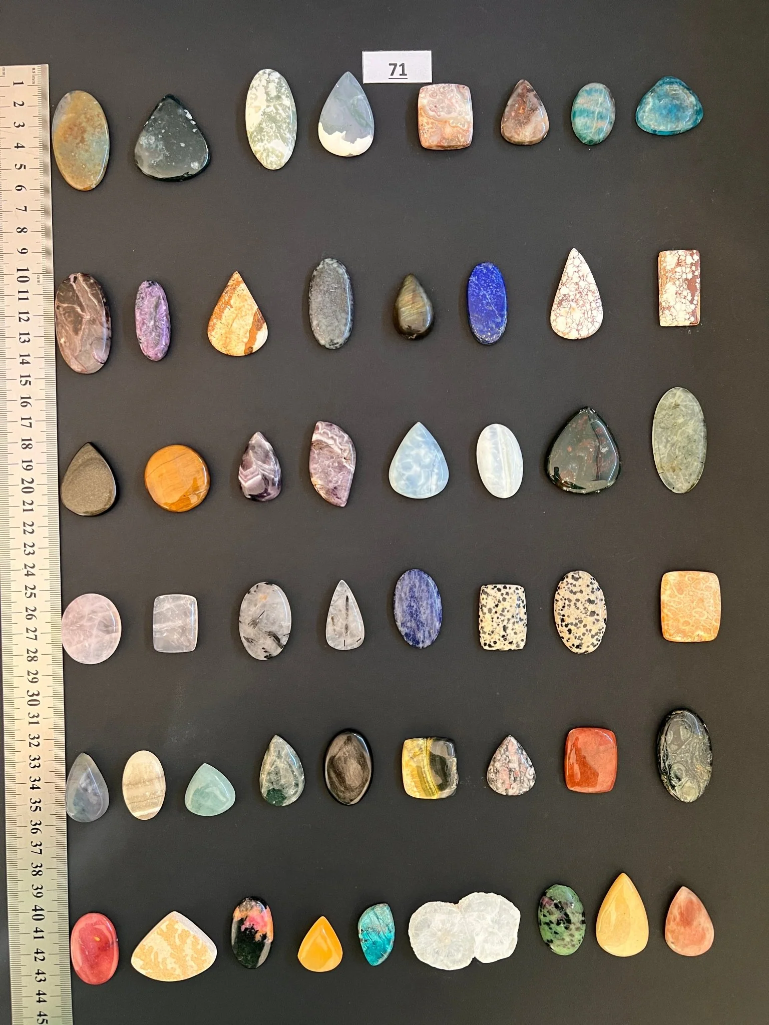 Lot de 50 pierres N° 71