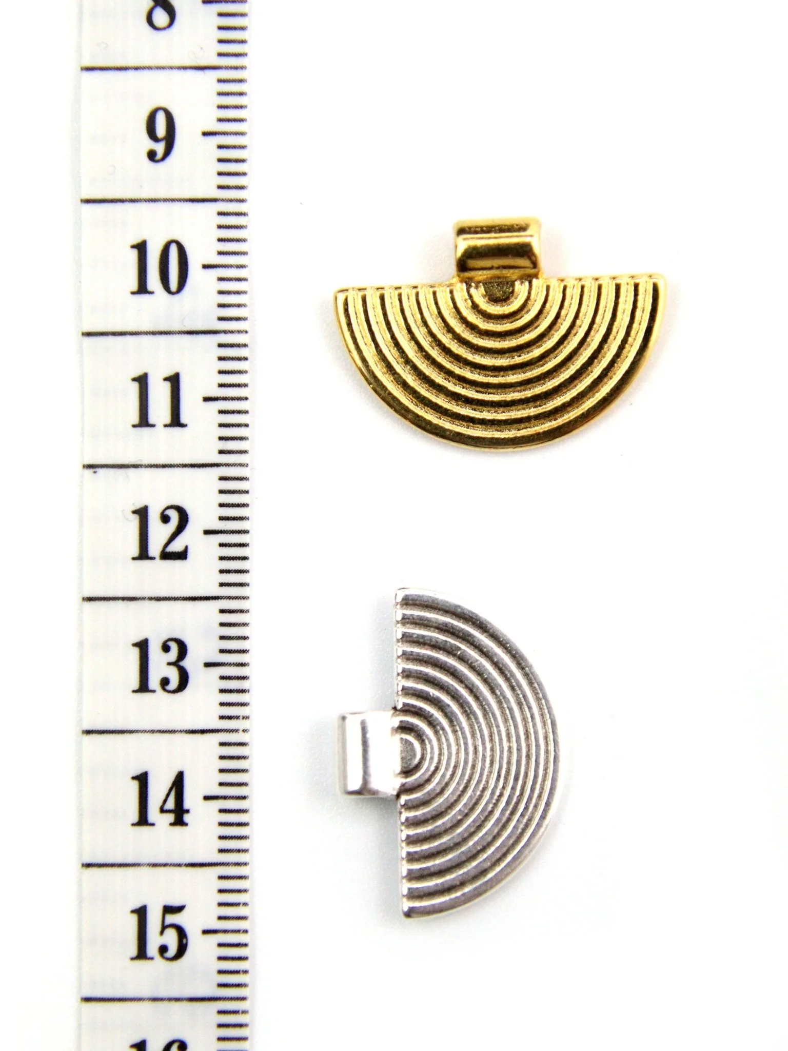 Pendentif demi-cercle en métal/zamak 26x18mm - Image 2