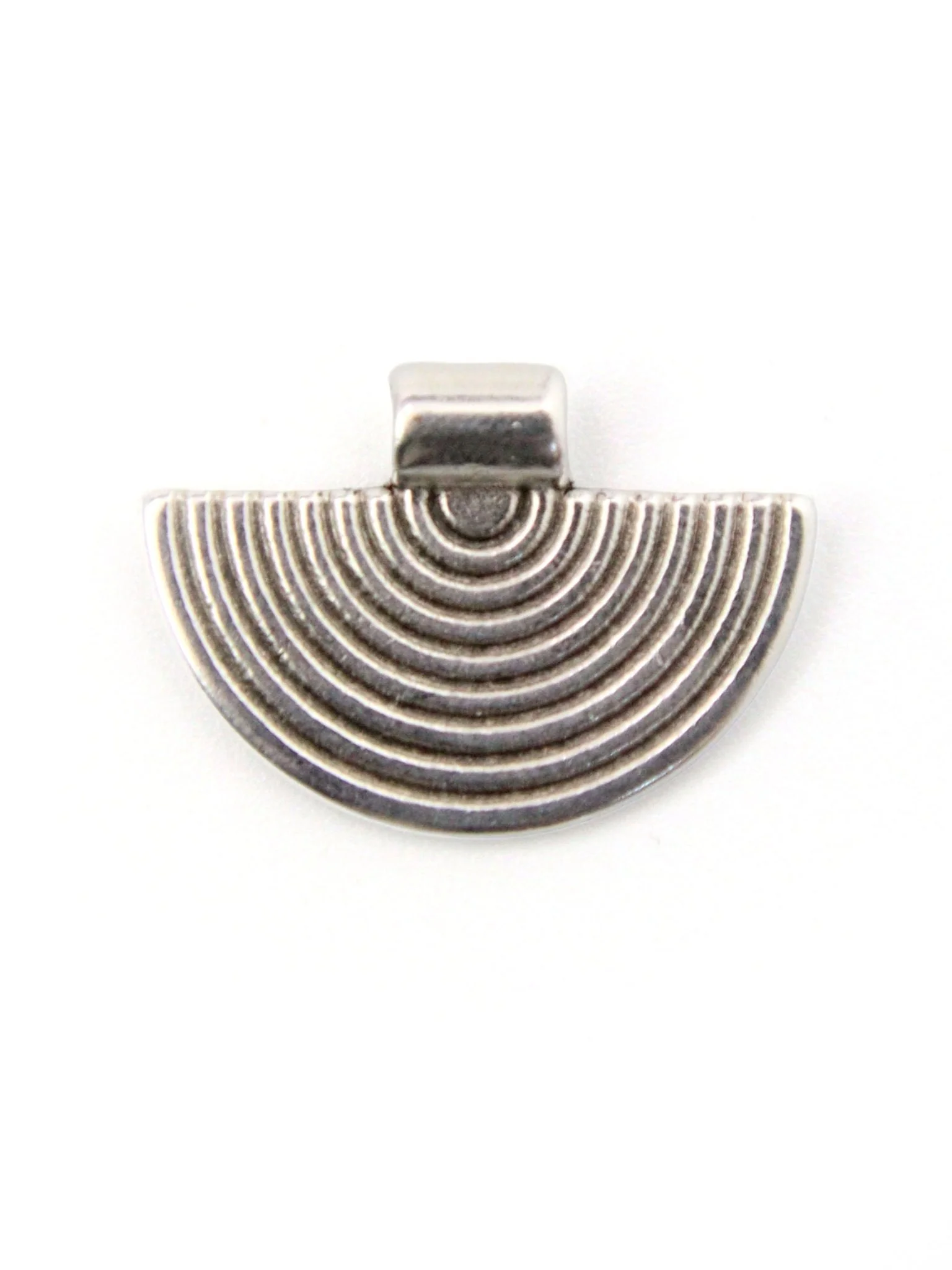 Pendentif demi-cercle en métal/zamak 26x18mm - Image 4