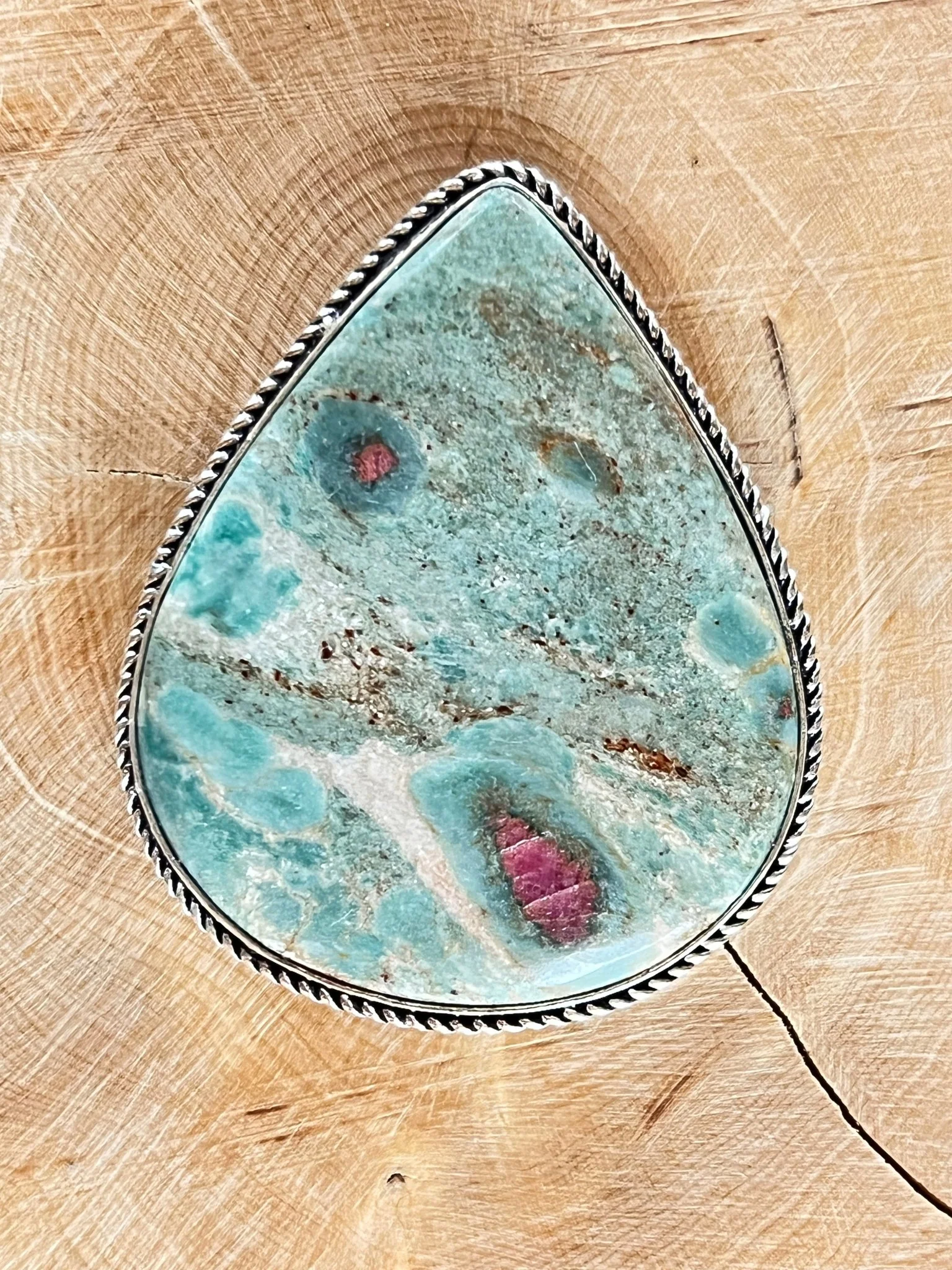 Rubis Fuschite sertie argenté n°A1 (5cm x 4,1cm)