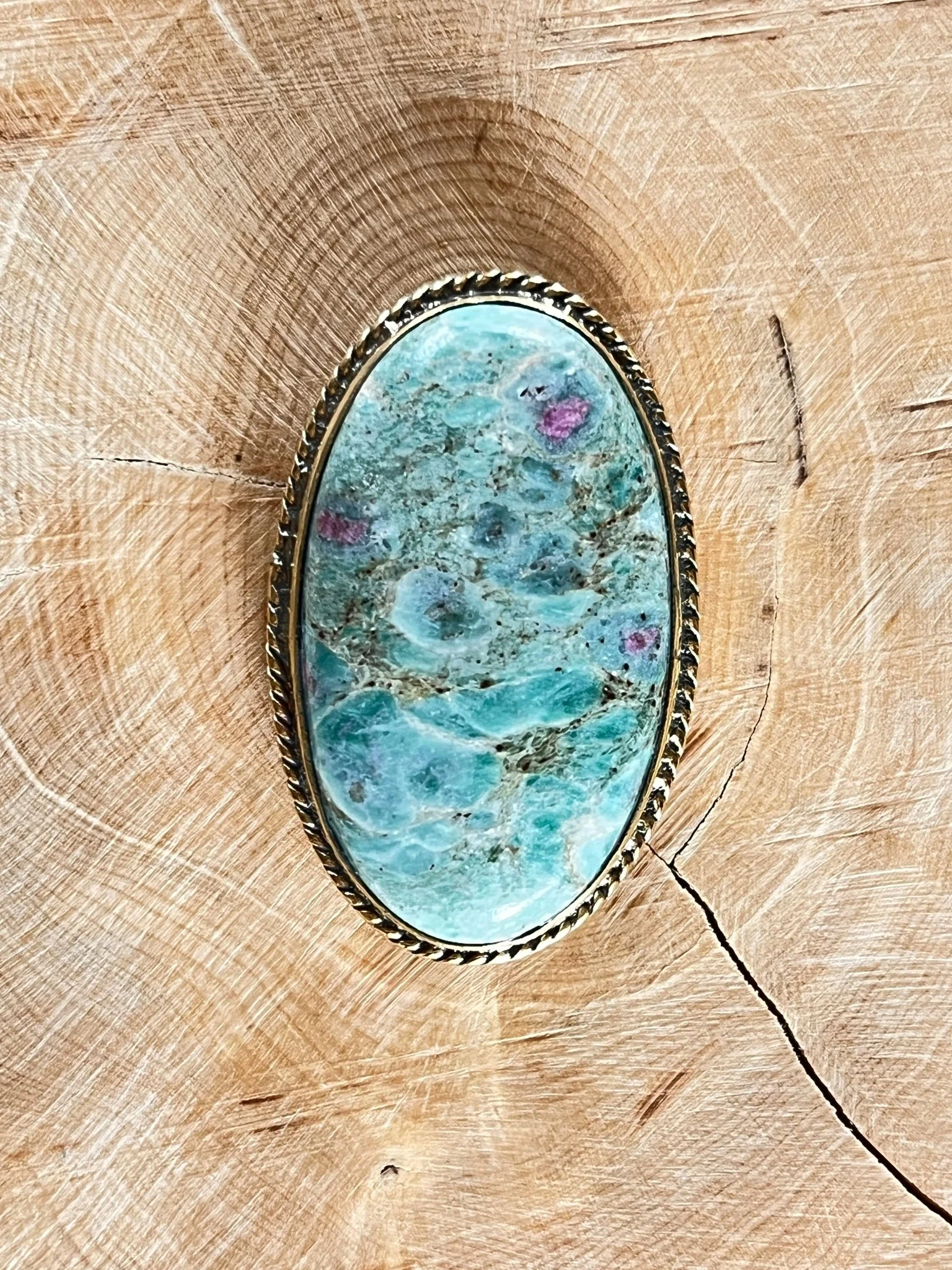 Rubis Fuschite sertie doré n°D5 (4,1cm x 2,5cm)