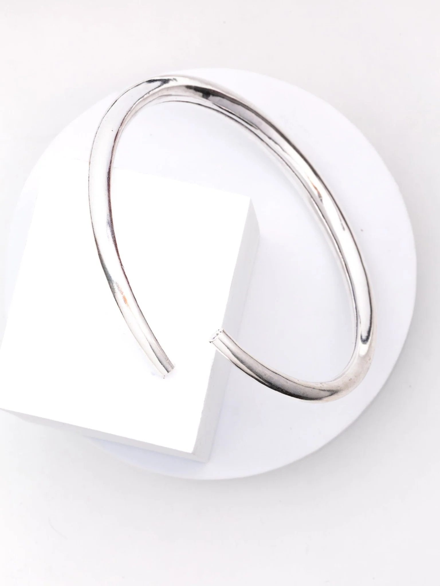 Torque épais "Lisse" en laiton plaqué argent