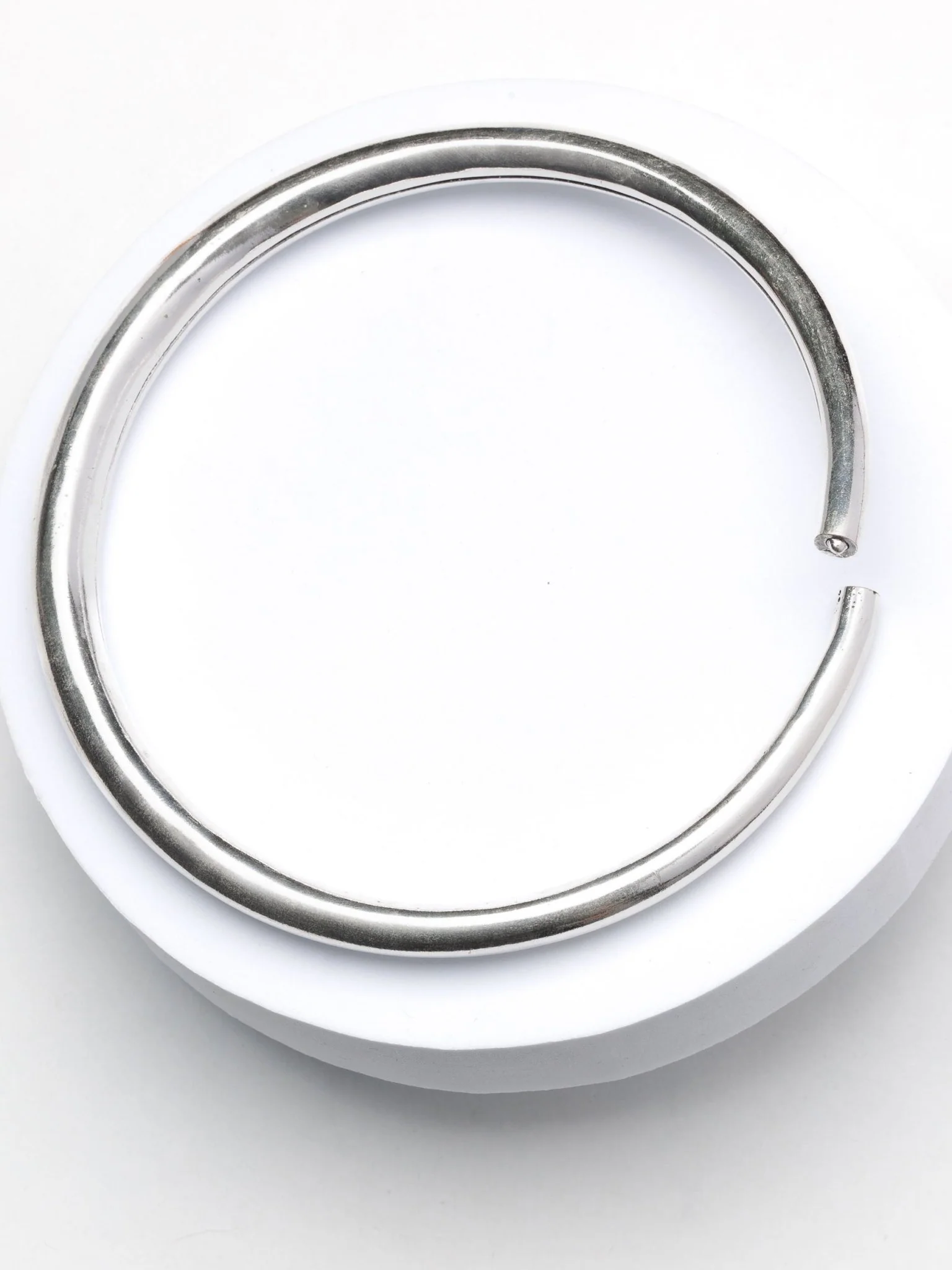 Torque épais "Lisse" en laiton plaqué argent - Image 2