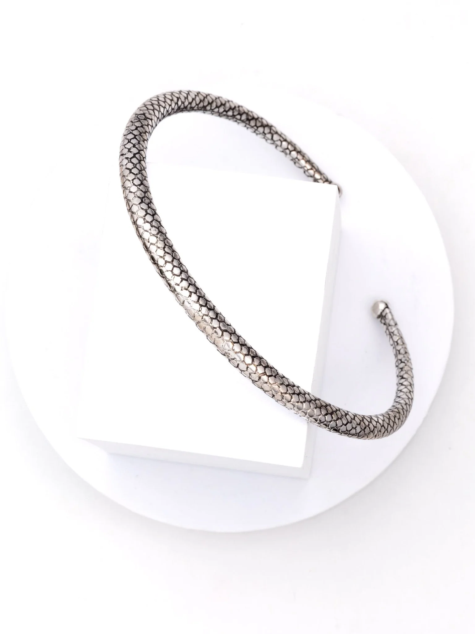 Torque épais "Peau de Serpent" en laiton - Image 3